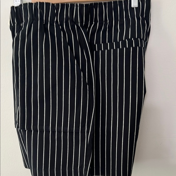 Forever 21 Men’s Black and White Pinstriped Flat Front Shorts 2XL - Picture 5 of 6
